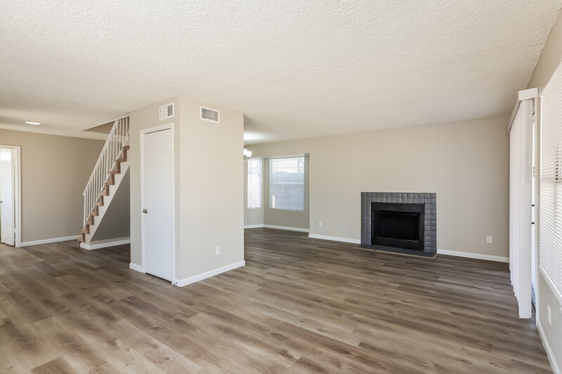 2,245/Mo, 1420 E Topeka Dr Phoenix, AZ 85024 Living Room View 2