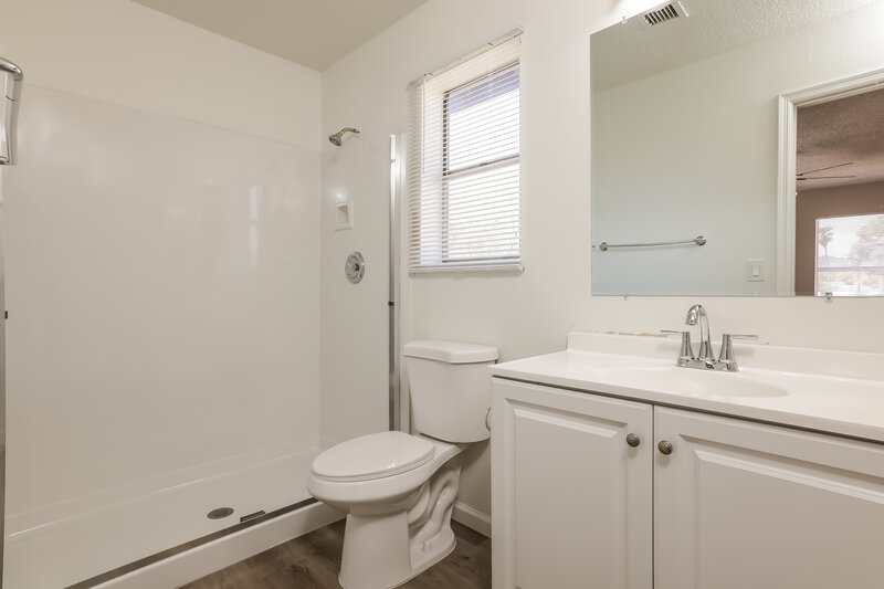 2,245/Mo, 1420 E Topeka Dr Phoenix, AZ 85024 Main Bathroom View