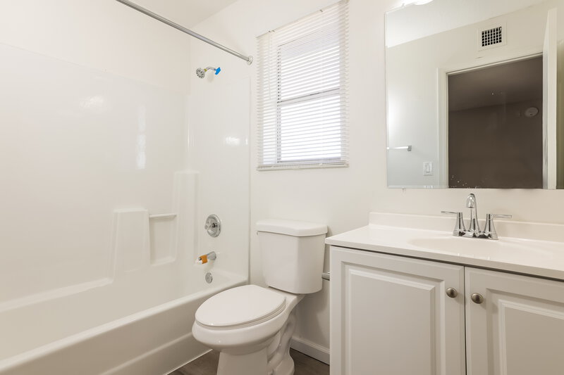 2,245/Mo, 1420 E Topeka Dr Phoenix, AZ 85024 Bathroom View
