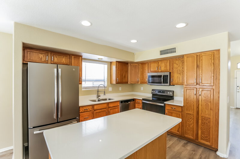 3,050/Mo, 12446 W San Juan Ave Litchfield Park, AZ 85340 Kitchen View
