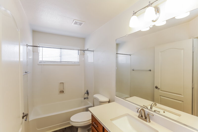 3,050/Mo, 12446 W San Juan Ave Litchfield Park, AZ 85340 Bathroom View