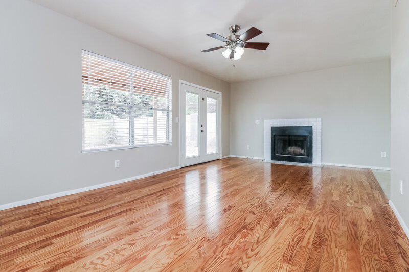 2,030/Mo, 4701 W Escuda Drive Glendale, AZ 85308 Living Room View