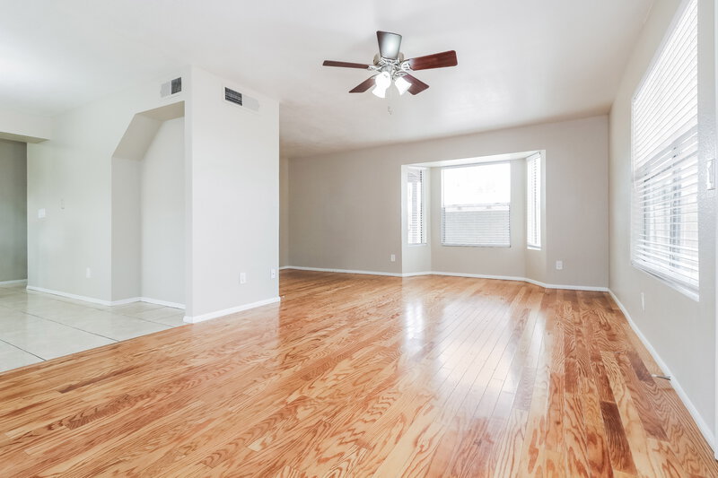 2,030/Mo, 4701 W Escuda Drive Glendale, AZ 85308 Living Room View 2