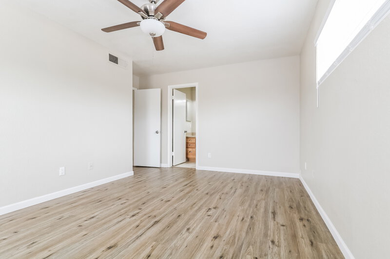 2,030/Mo, 4701 W Escuda Drive Glendale, AZ 85308 Main Bedroom View 2