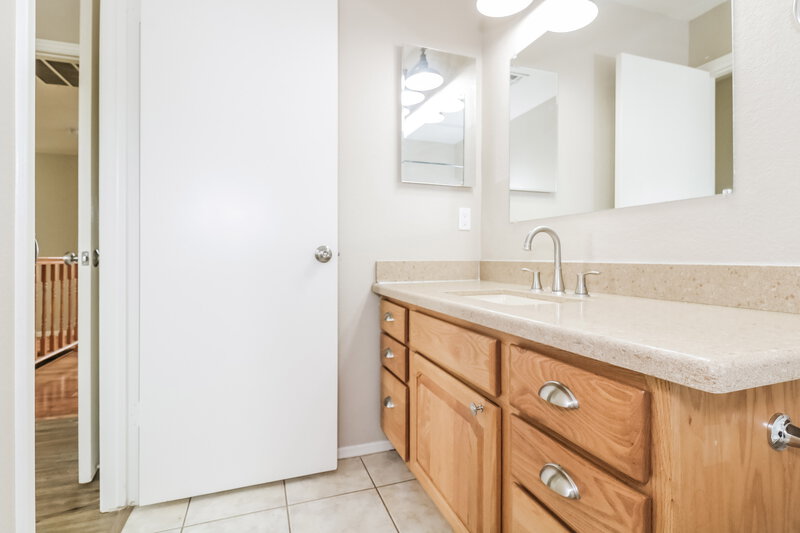 2,030/Mo, 4701 W Escuda Drive Glendale, AZ 85308 Main Bathroom View