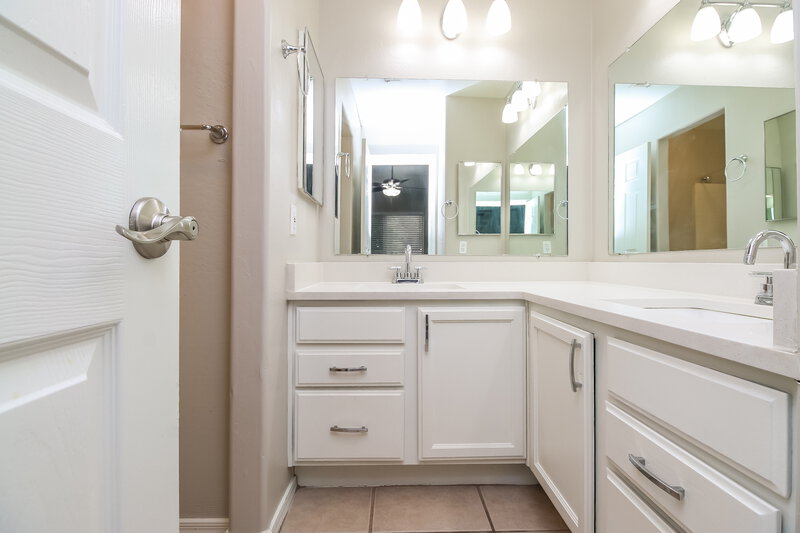 2,190/Mo, 423 S Kingston Court Chandler, AZ 85225 Main Bathroom View