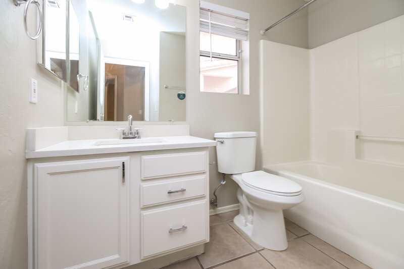2,190/Mo, 423 S Kingston Court Chandler, AZ 85225 Bathroom View