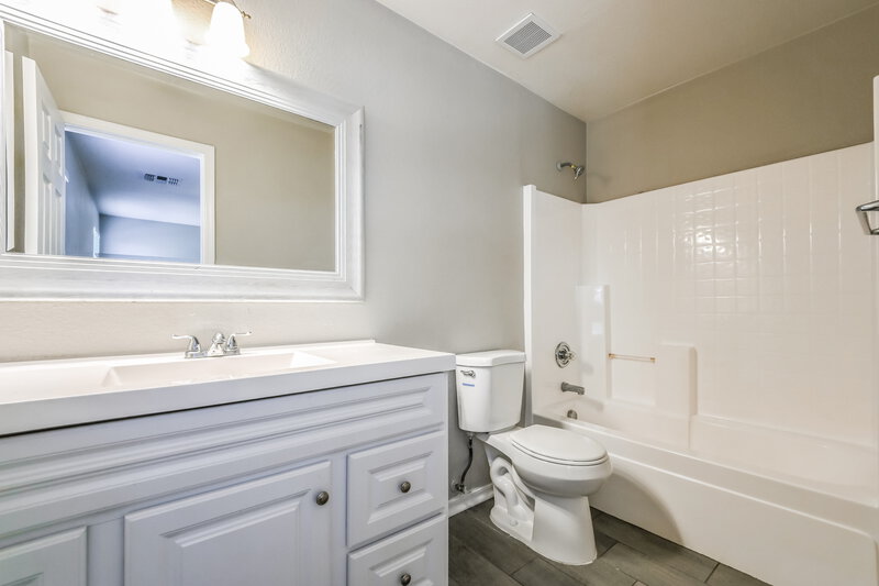 2,045/Mo, 9642 W Kingman St Tolleson, AZ 85353 Main Bathroom View