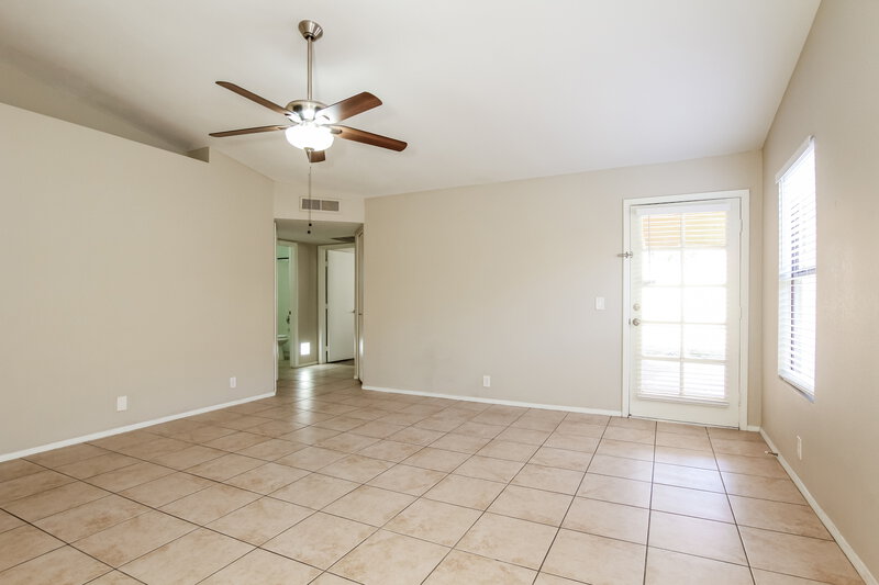 1,840/Mo, 3814 W Marconi Ave Phoenix, AZ 85053 Living Room View