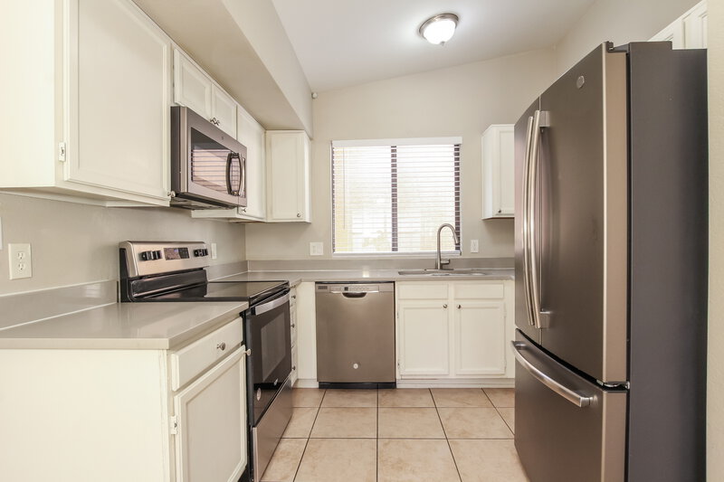 1,840/Mo, 3814 W Marconi Ave Phoenix, AZ 85053 Kitchen View