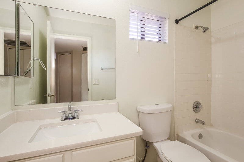 1,840/Mo, 3814 W Marconi Ave Phoenix, AZ 85053 Bathroom View