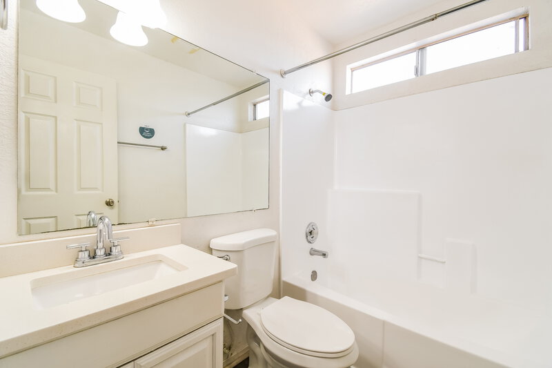 2,405/Mo, 521 W El Prado Road Chandler, AZ 85225 Main Bathroom View