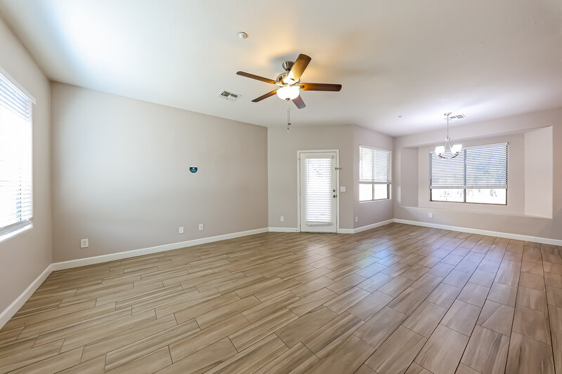 2,085/Mo, 15873 N 73rd Ln Peoria, AZ 85382 Living Room View