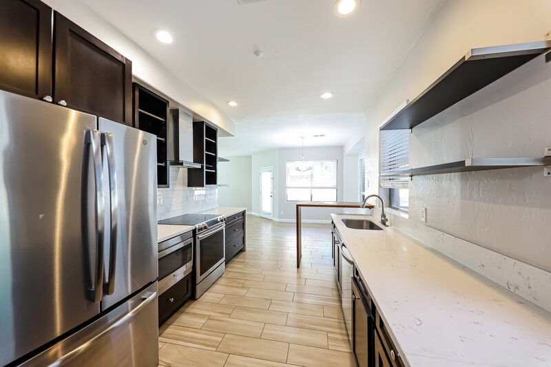 2,085/Mo, 15873 N 73rd Ln Peoria, AZ 85382 Kitchen View 2