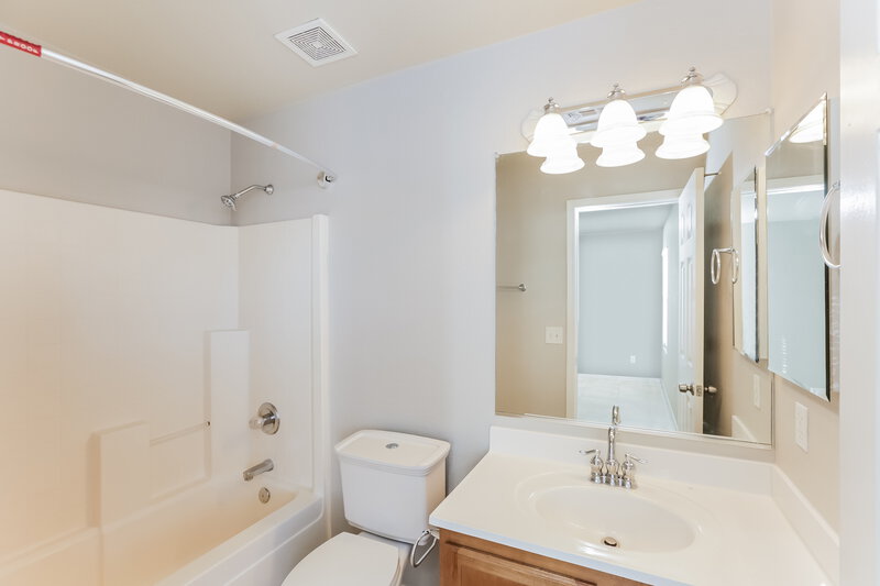 1,935/Mo, 11771 W Windrose Avenue El Mirage, AZ 85335 Main Bathroom View