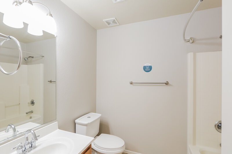 1,935/Mo, 11771 W Windrose Avenue El Mirage, AZ 85335 Bathroom View