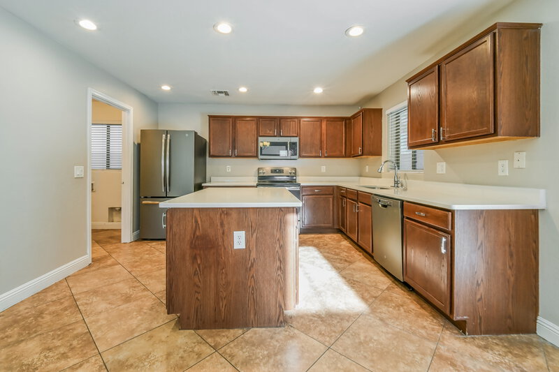 2,245/Mo, 354 E Bradstock Way San Tan Valley, AZ 85140 Kitchen View