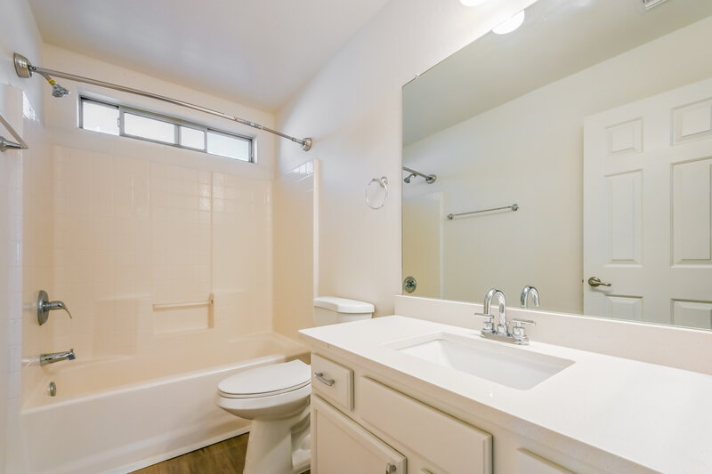 2,245/Mo, 354 E Bradstock Way San Tan Valley, AZ 85140 Bathroom View 2