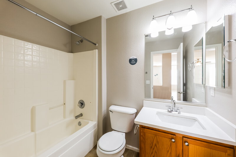 1,880/Mo, 15628 W Caribbean Ln Surprise, AZ 85379 Bathroom View