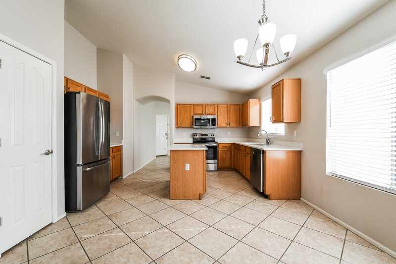 1,935/Mo, 1427 E Vernoa Street San Tan Valley, AZ 85140 Kitchen View