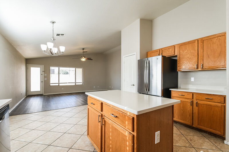 1,935/Mo, 1427 E Vernoa Street San Tan Valley, AZ 85140 Kitchen View 2