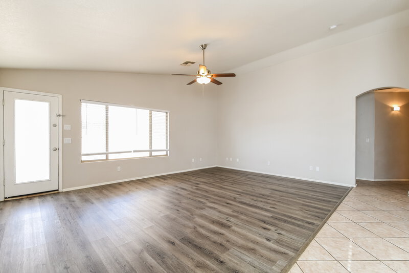 1,935/Mo, 1427 E Vernoa Street San Tan Valley, AZ 85140 Family Room View 2