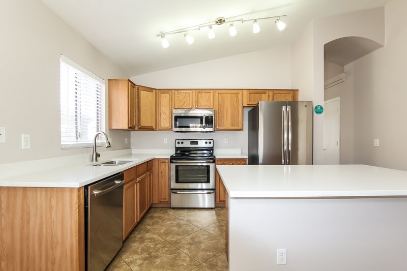 2,165/Mo, 10626 W Zak Rd Tolleson, AZ 85353 Kitchen View