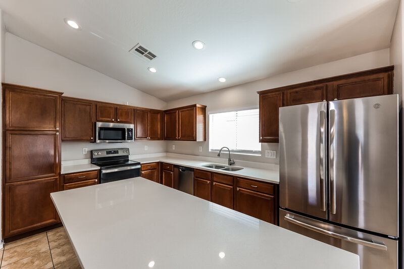 2,075/Mo, 1018 S 166th Drive Goodyear, AZ 85338 Kitchen View