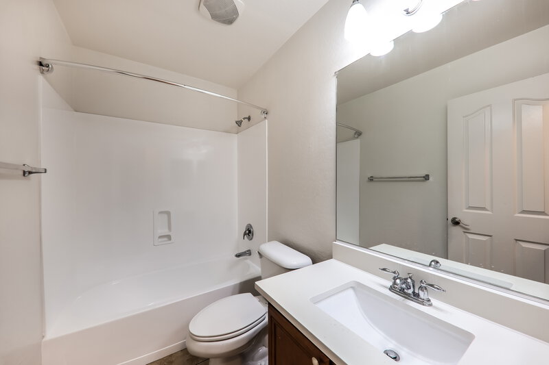 2,075/Mo, 1018 S 166th Drive Goodyear, AZ 85338 Bathroom View