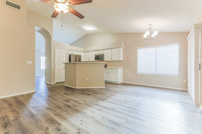 2,285/Mo, 7541 E Navarro Avenue Mesa, AZ 85209 Family Room View 2