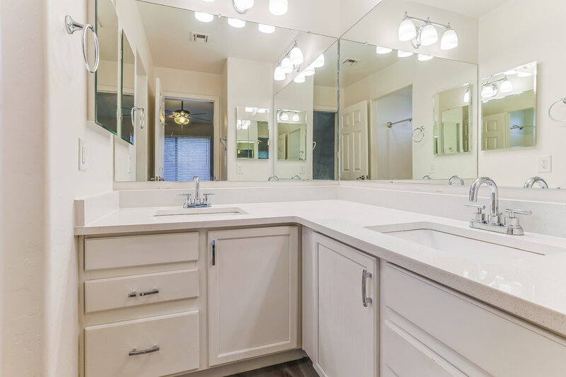 2,285/Mo, 7541 E Navarro Avenue Mesa, AZ 85209 Main Bathroom View