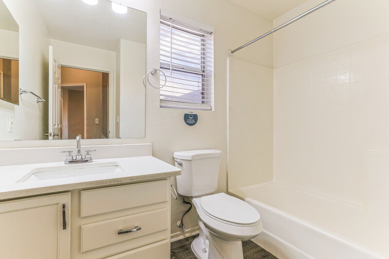 2,285/Mo, 7541 E Navarro Avenue Mesa, AZ 85209 Bathroom View