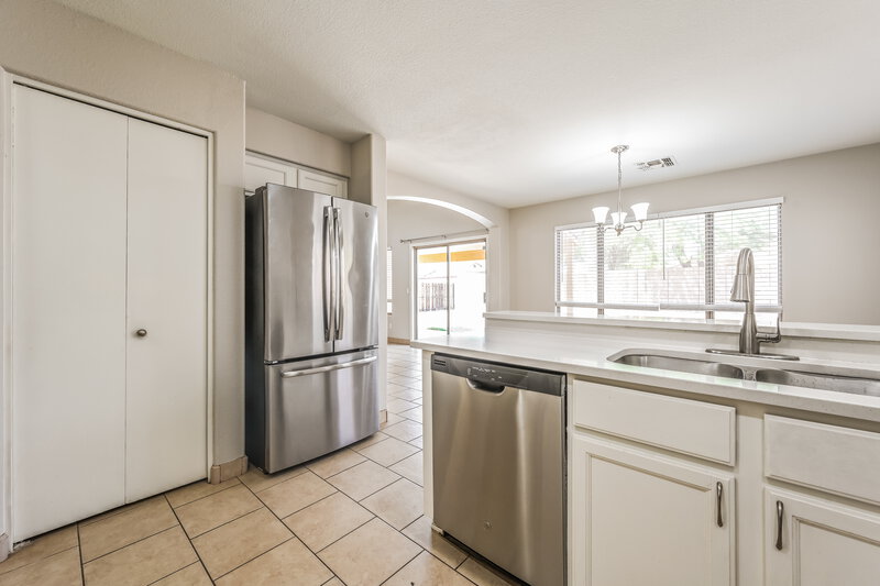 1,805/Mo, 14720 W Lamoille Dr Surprise, AZ 85374 Kitchen View 2
