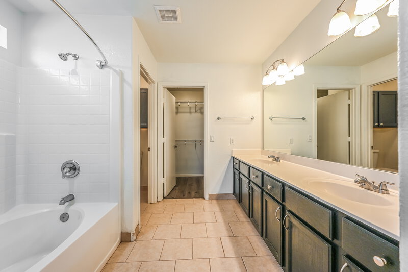 1,805/Mo, 14720 W Lamoille Dr Surprise, AZ 85374 Main Bathroom View