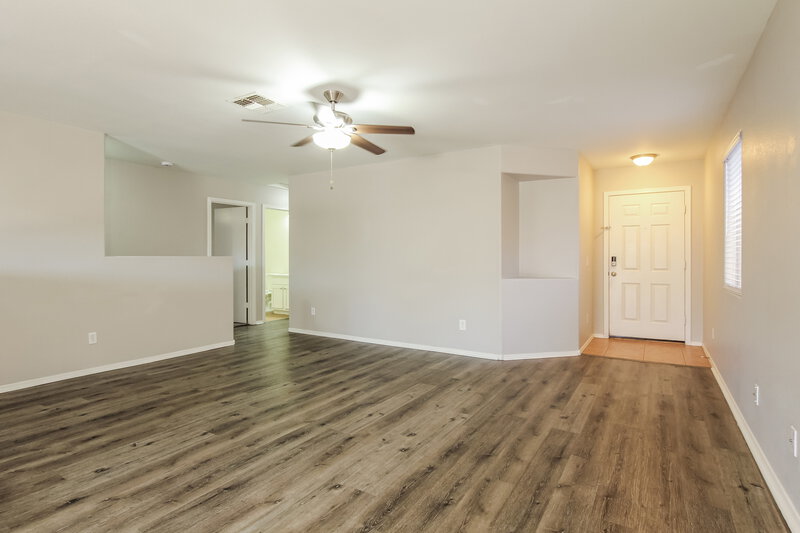 1,915/Mo, 6321 W Superior Ave Phoenix, AZ 85043 Living Room View 2