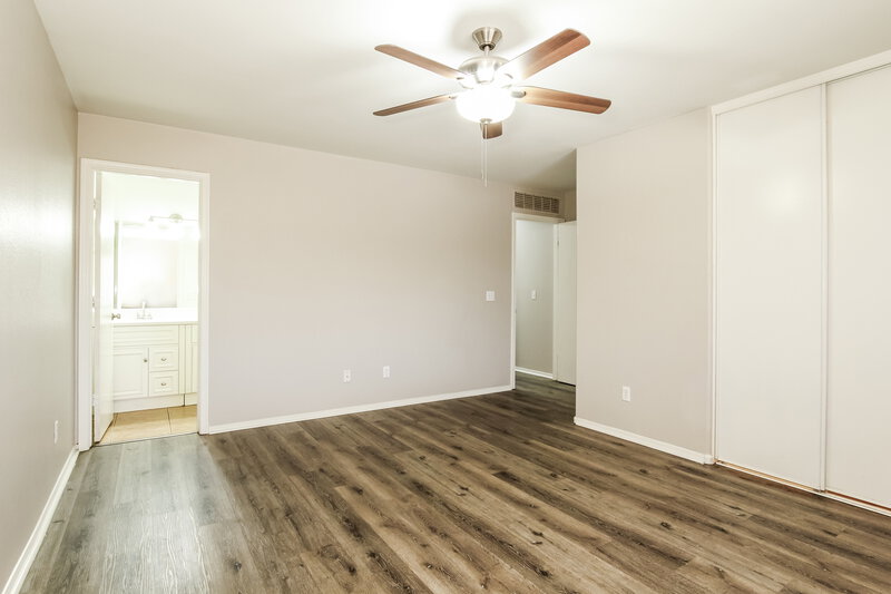 1,915/Mo, 6321 W Superior Ave Phoenix, AZ 85043 Main Bedroom View 2