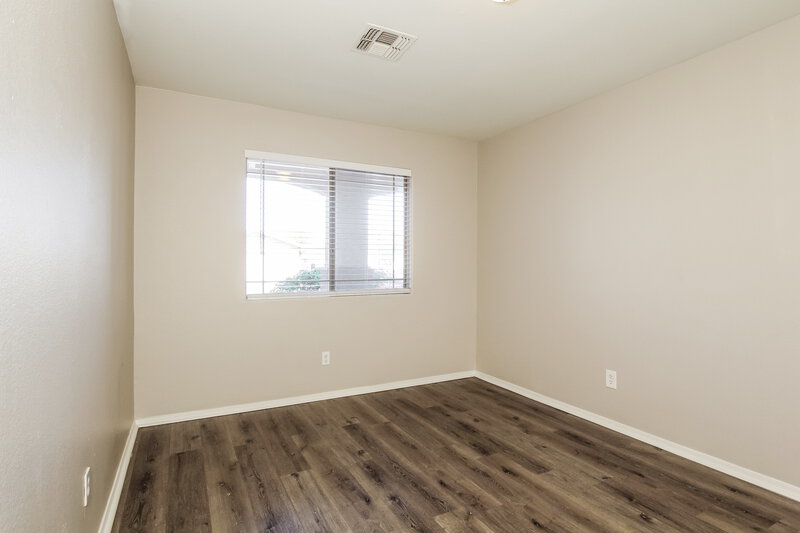 1,915/Mo, 6321 W Superior Ave Phoenix, AZ 85043 Bedroom View 3