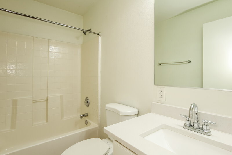1,915/Mo, 6321 W Superior Ave Phoenix, AZ 85043 Bathroom View