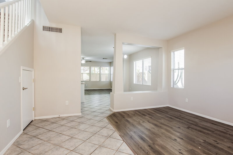 2,105/Mo, 4009 W Maldonado Road Phoenix, AZ 85041 Living Room View