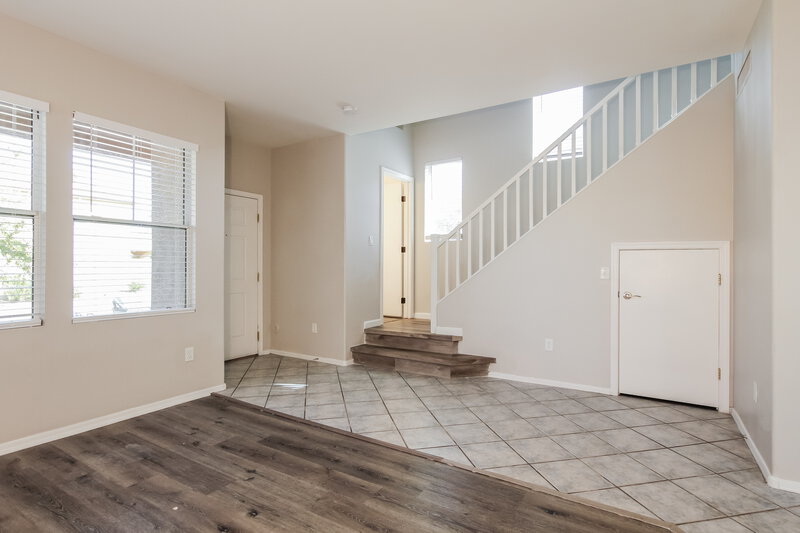 2,105/Mo, 4009 W Maldonado Road Phoenix, AZ 85041 Living Room View 2