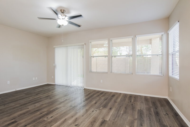 2,105/Mo, 4009 W Maldonado Road Phoenix, AZ 85041 Dining Room View