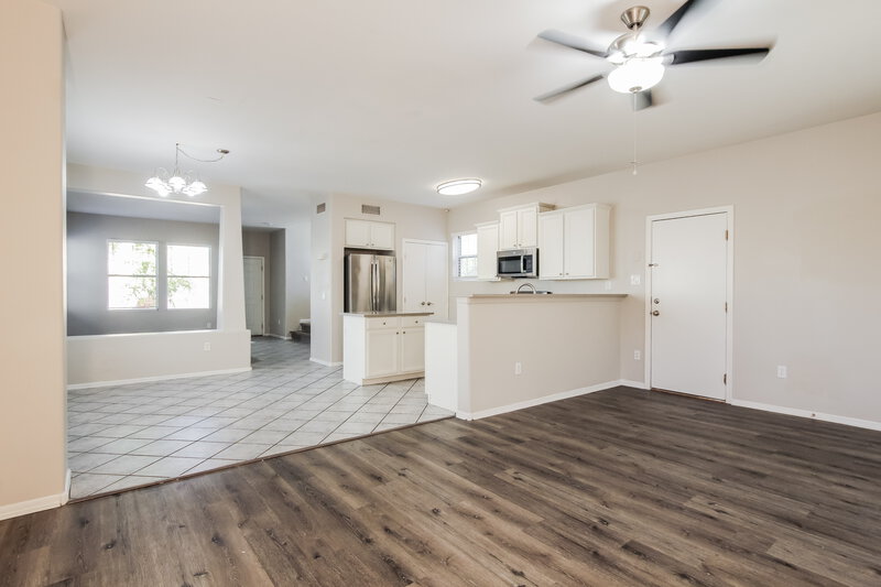 2,105/Mo, 4009 W Maldonado Road Phoenix, AZ 85041 Dining Room View 2
