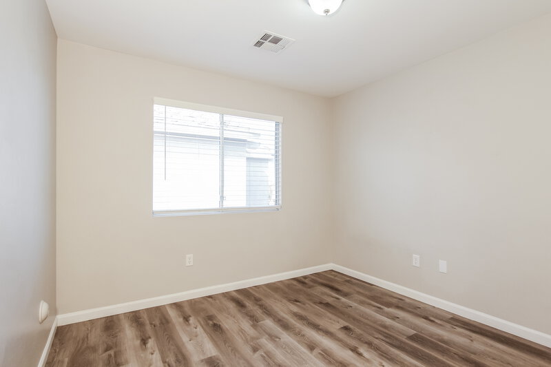 2,105/Mo, 4009 W Maldonado Road Phoenix, AZ 85041 Bedroom View