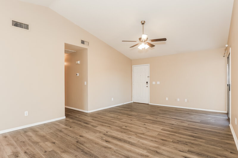 1,915/Mo, 12561 W Desert Flower Rd Avondale, AZ 85392 Living Room View 2