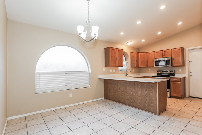 1,915/Mo, 12561 W Desert Flower Rd Avondale, AZ 85392 Dining Room View