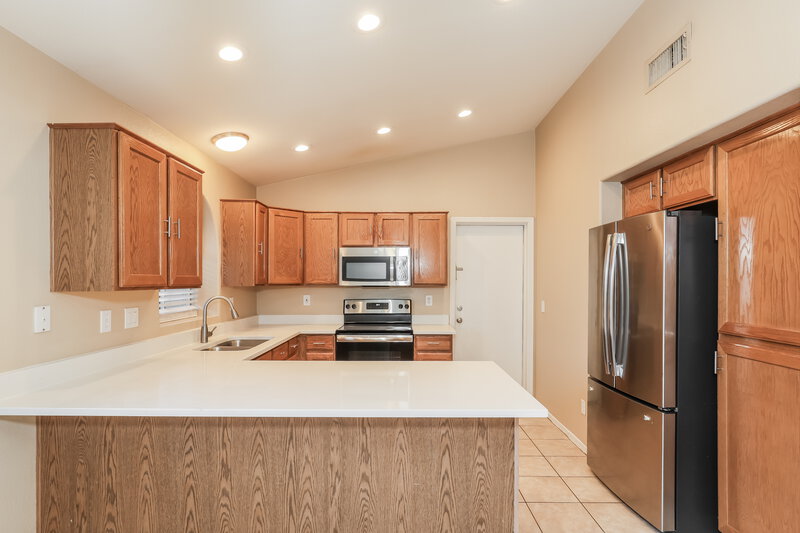 1,915/Mo, 12561 W Desert Flower Rd Avondale, AZ 85392 Kitchen View