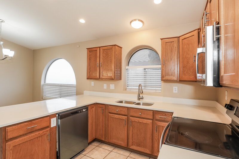 1,915/Mo, 12561 W Desert Flower Rd Avondale, AZ 85392 Kitchen View 2