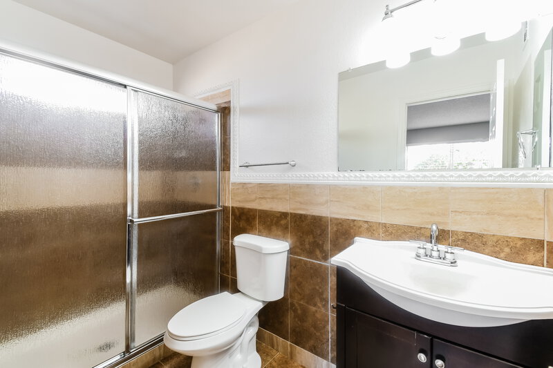 1,895/Mo, 624 S 75th Street Mesa, AZ 85208 Main Bathroom View