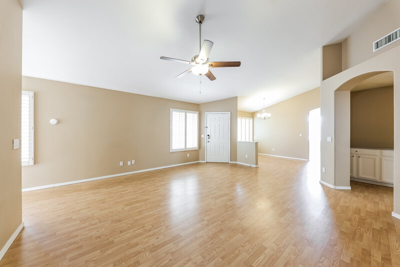 2,070/Mo, 13122 W Wilshire Dr Goodyear, AZ 85395 Living Room View 3