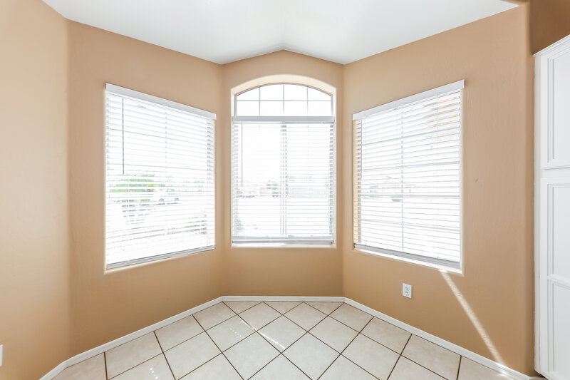 2,070/Mo, 13122 W Wilshire Dr Goodyear, AZ 85395 Dining Room View 2